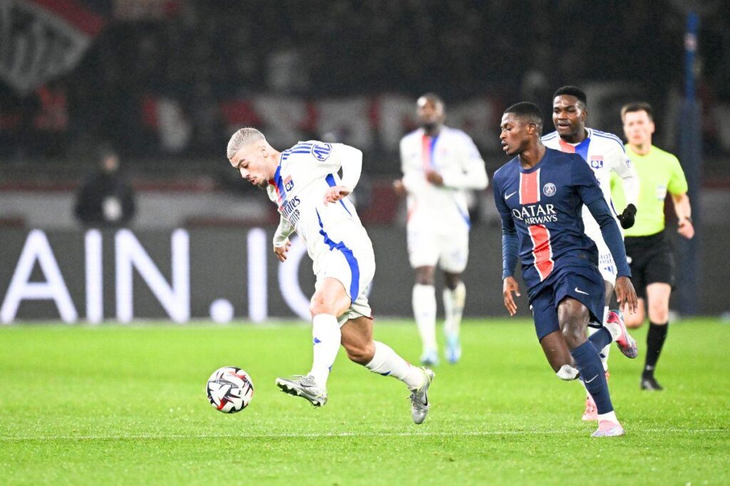 PSG Làm Gì Để Cứu Giúp Lyon Thoát Khỏi Nguy Cơ Xuống Hạng?