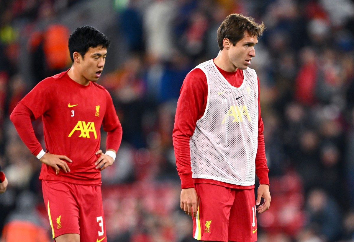 wataru-endo-and-federico-chiesa-warming-up-for-liverpool